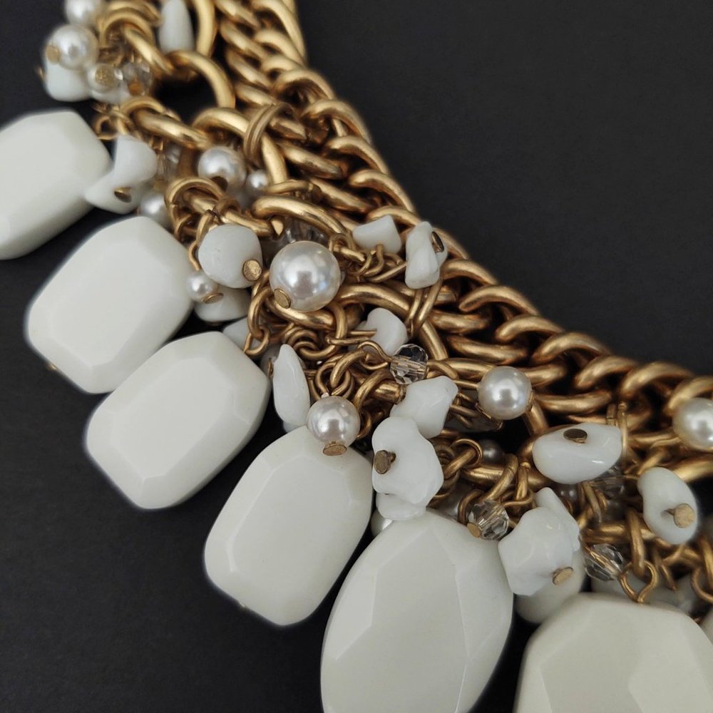 Lilly Pulitzer White Beaded Statement Necklace - image 8